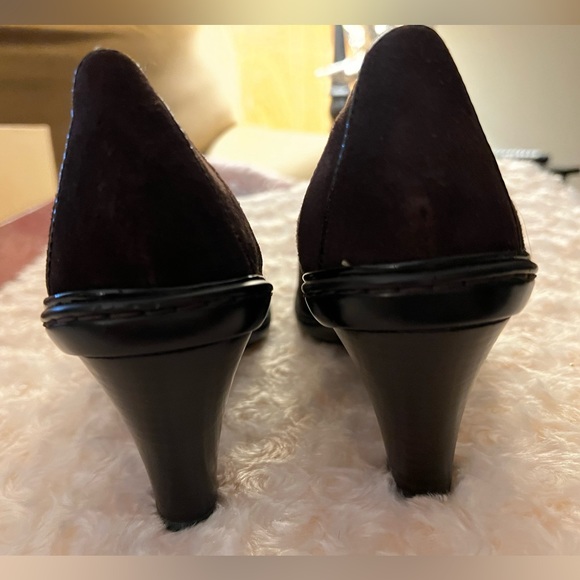 New in box. Suede chocolate brown heels. Scalloped edges in front and back. - Picture 3 of 9